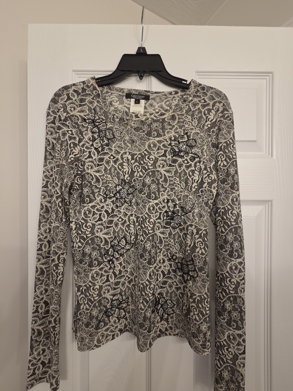 Karen Kane Black and White Lace-Print Long Sleeve Tee Top